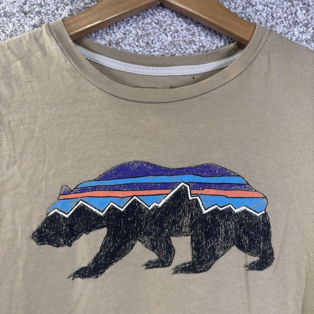 Patagonia Shirt Mens Small Beige Bear Logo Graphic Tee Organic Cotton Outdoor - Picture 2 of 7
